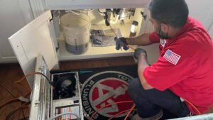 plumber cleaning clogged drain Los Angeles, CA